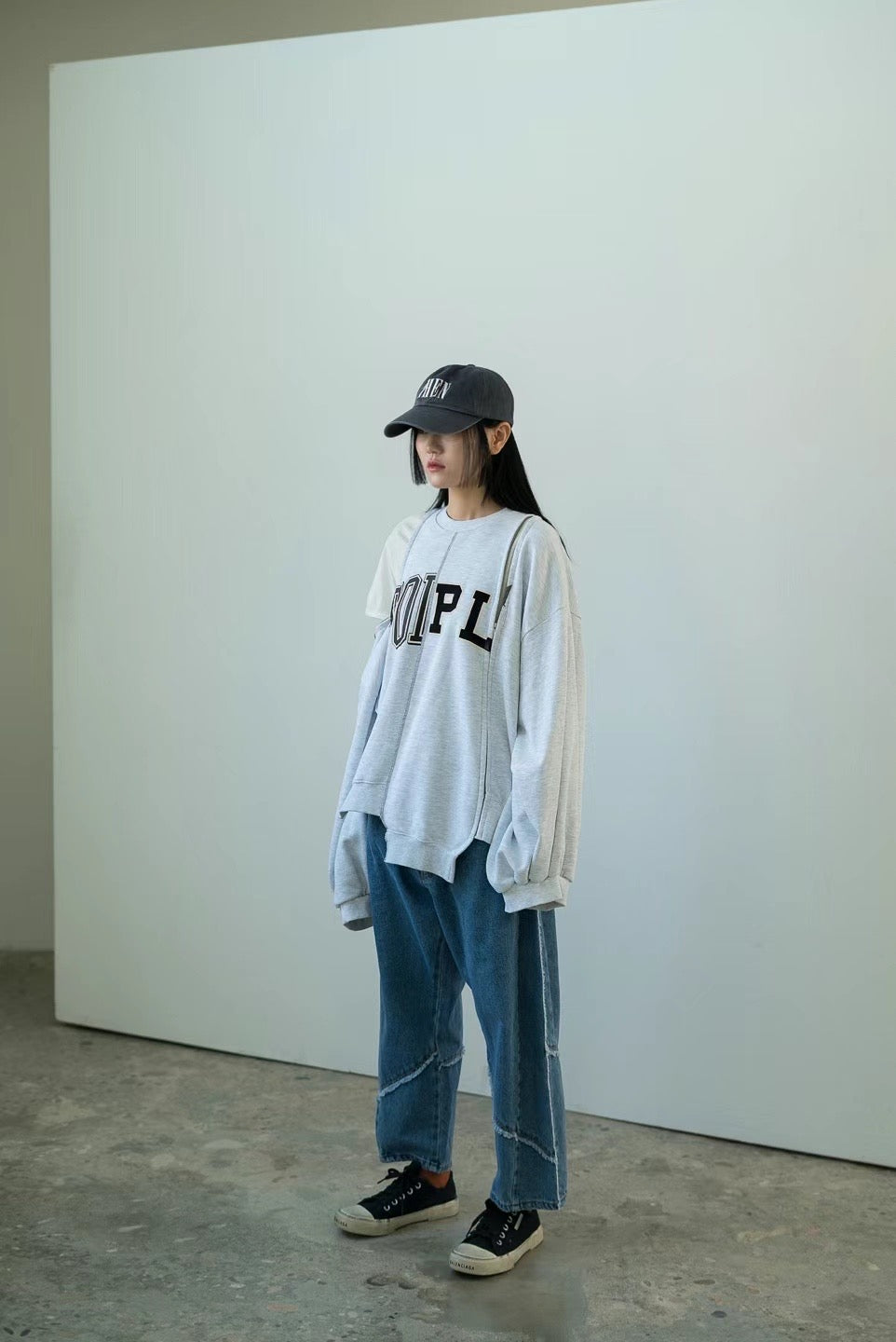 RAW LINE DETAILED CROP JEANS