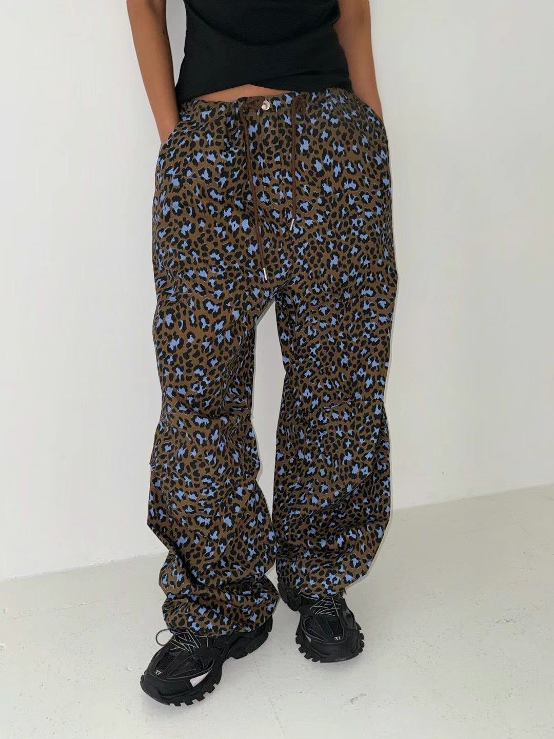 DRAWSTRINGS BUTTON UP LEOPARD PANTS