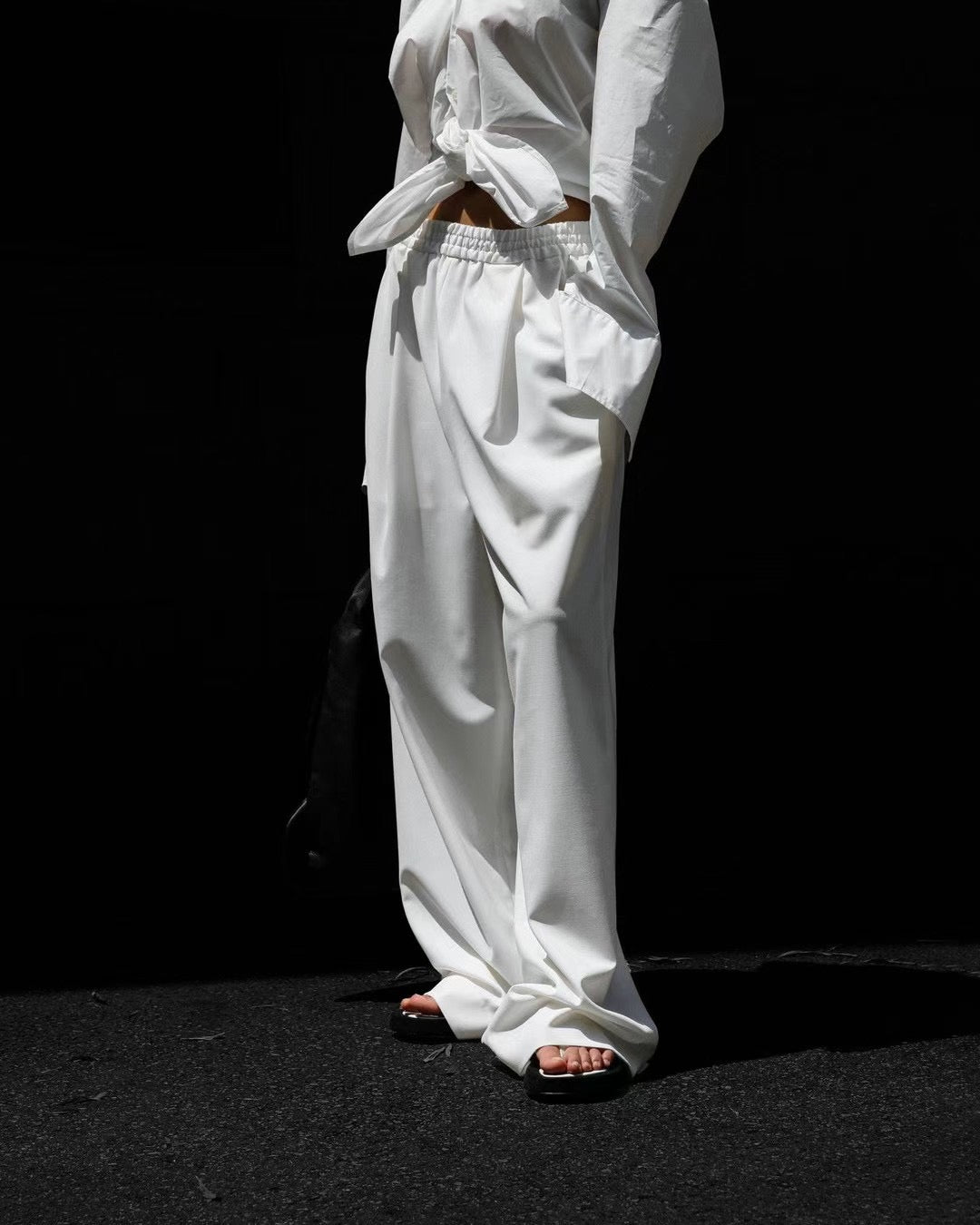 DRAWSTRING WAIST PLEATED CHILL TROUSERS