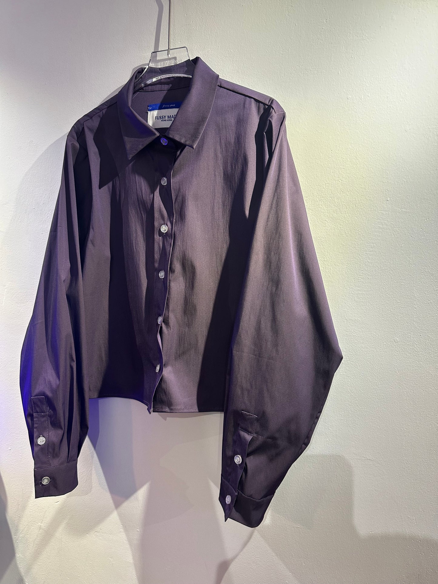 • FUSSY MADE • POLY SLIDING CROPPED SHIRT
