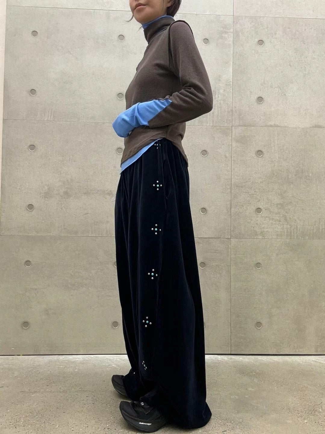 STAR STUDS VELVET PANTS