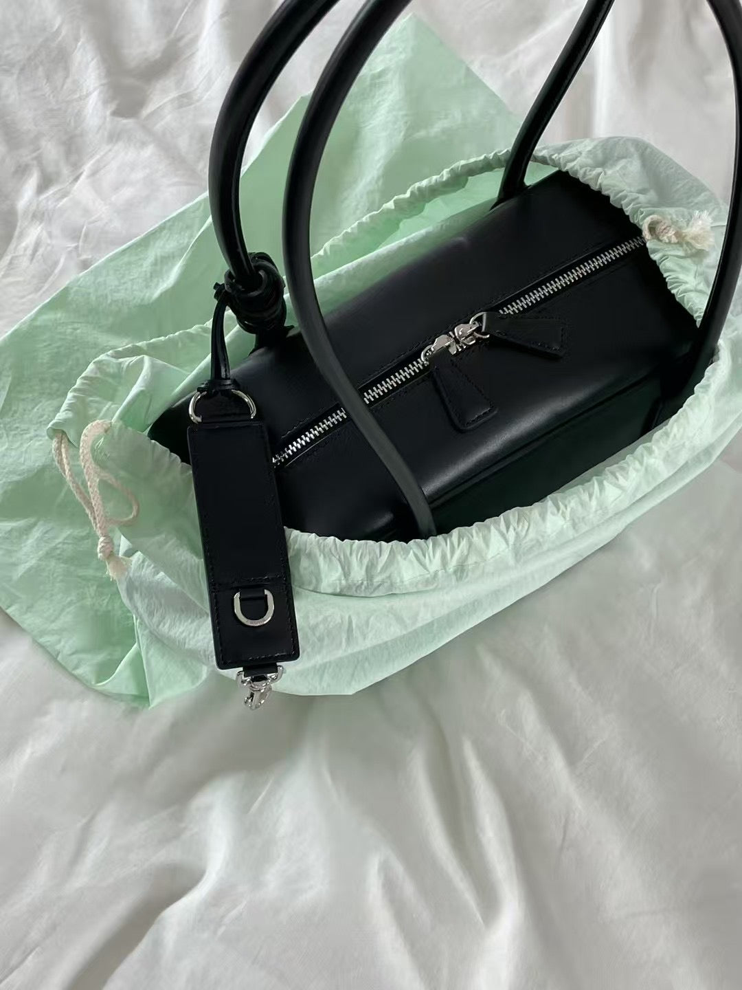 CALF LEATHER BAGUETTE BOXY HANDLE BAG