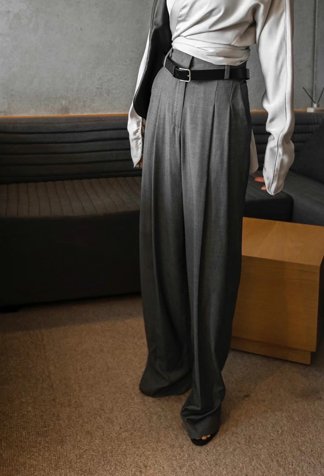 HIGH WAIST THIN TEXTURE TROUSER