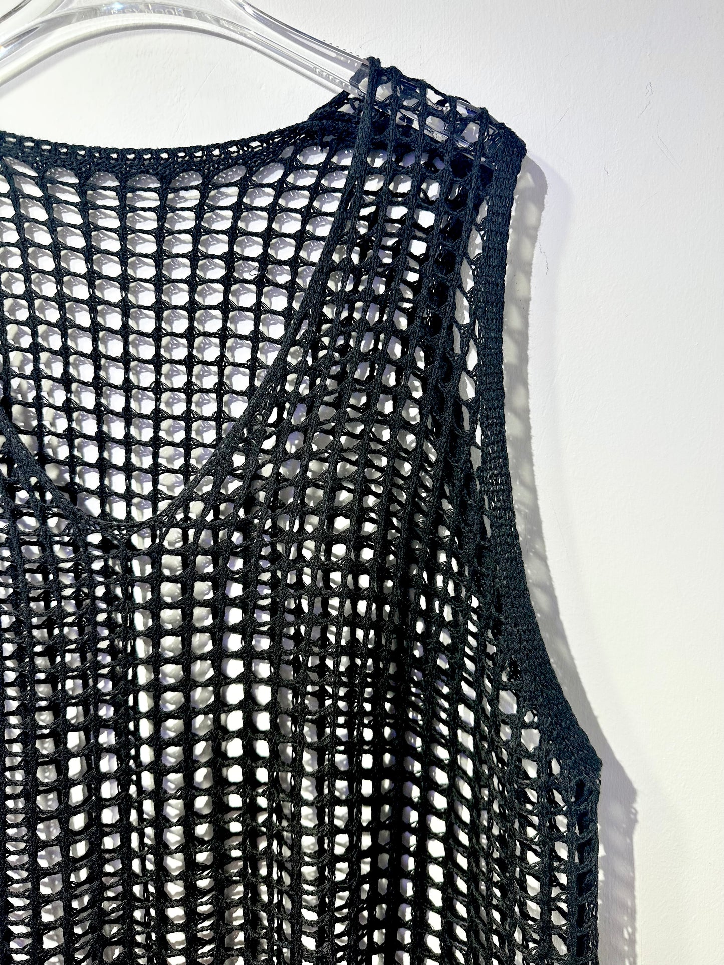 V NECK LIGHT KNIT VEST