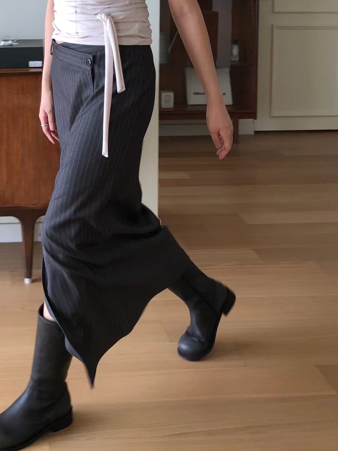 CROSS FLAP PINSTRIPES SKIRT