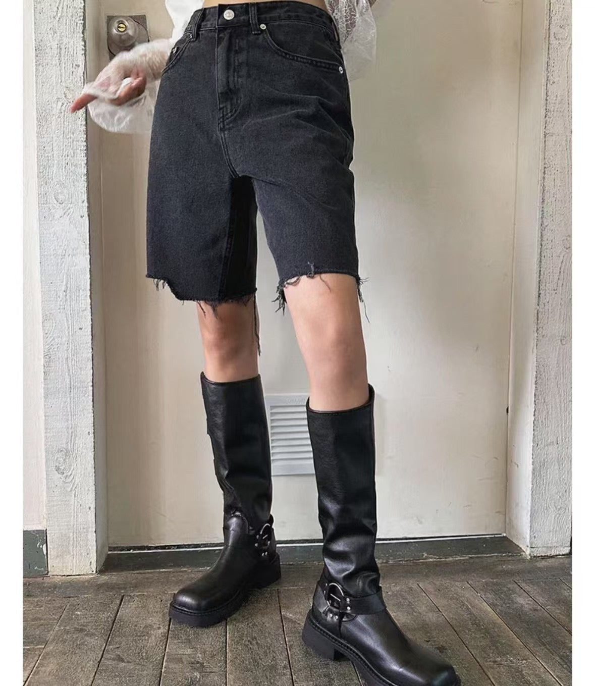 A4 SHORTS