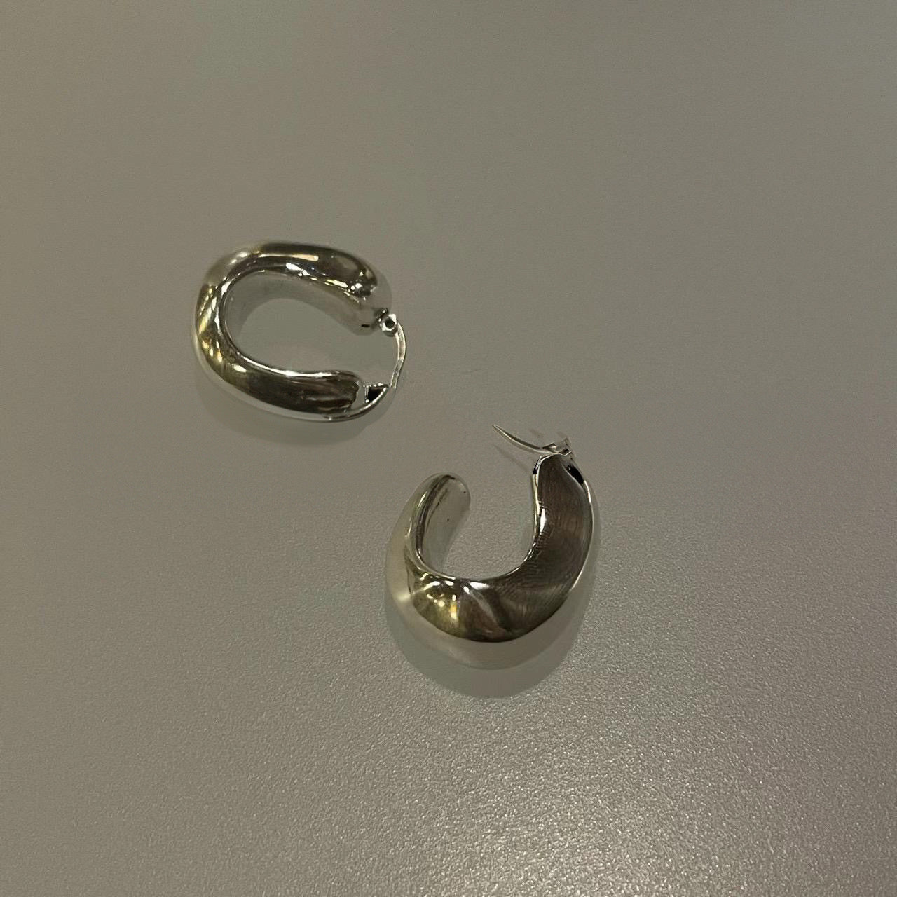 925 THICK U LOOP EARRINGS