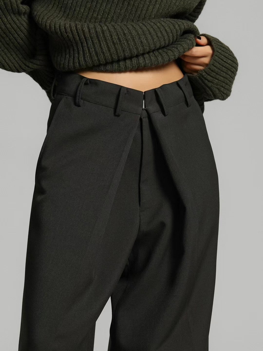 V PLEATED TROUSERS