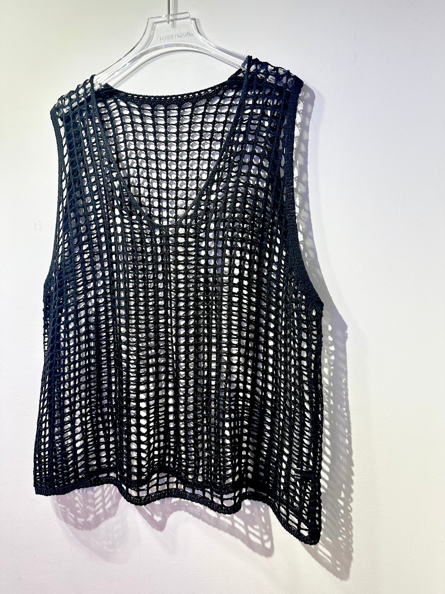 V NECK LIGHT KNIT VEST