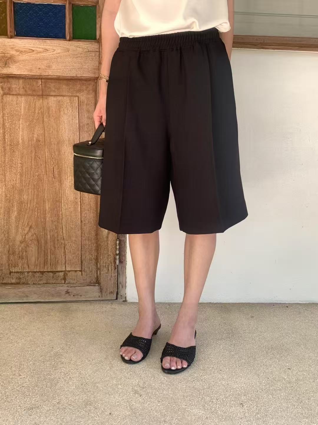 HALF LENGTH STRAIGHT CUT SHORTS