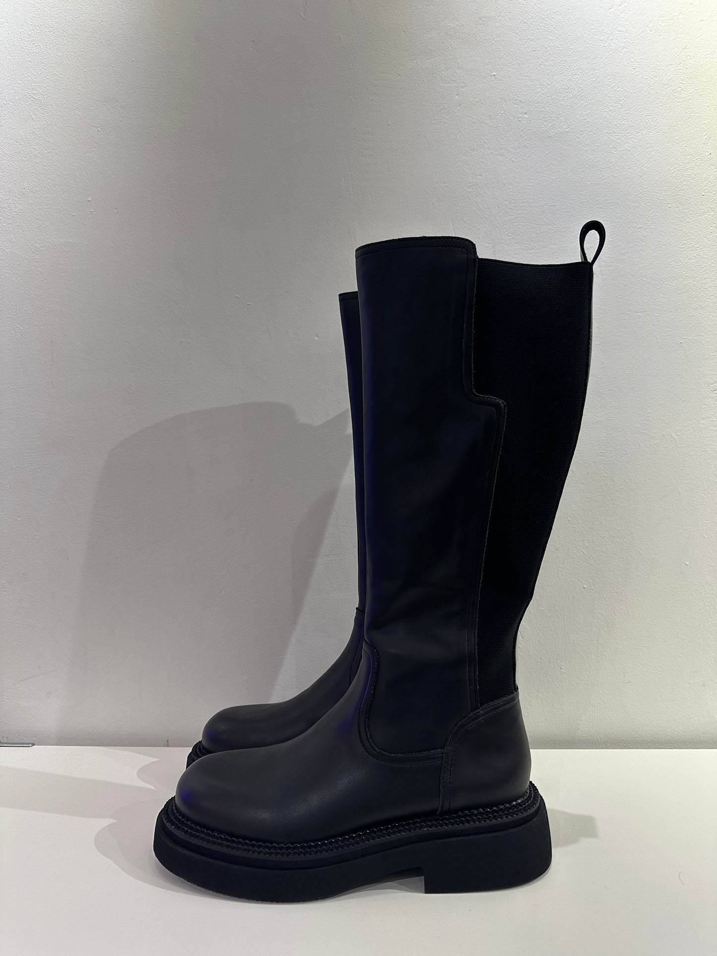 ROUND-TOE STRETCHY LEATHER LONG BOOTS
