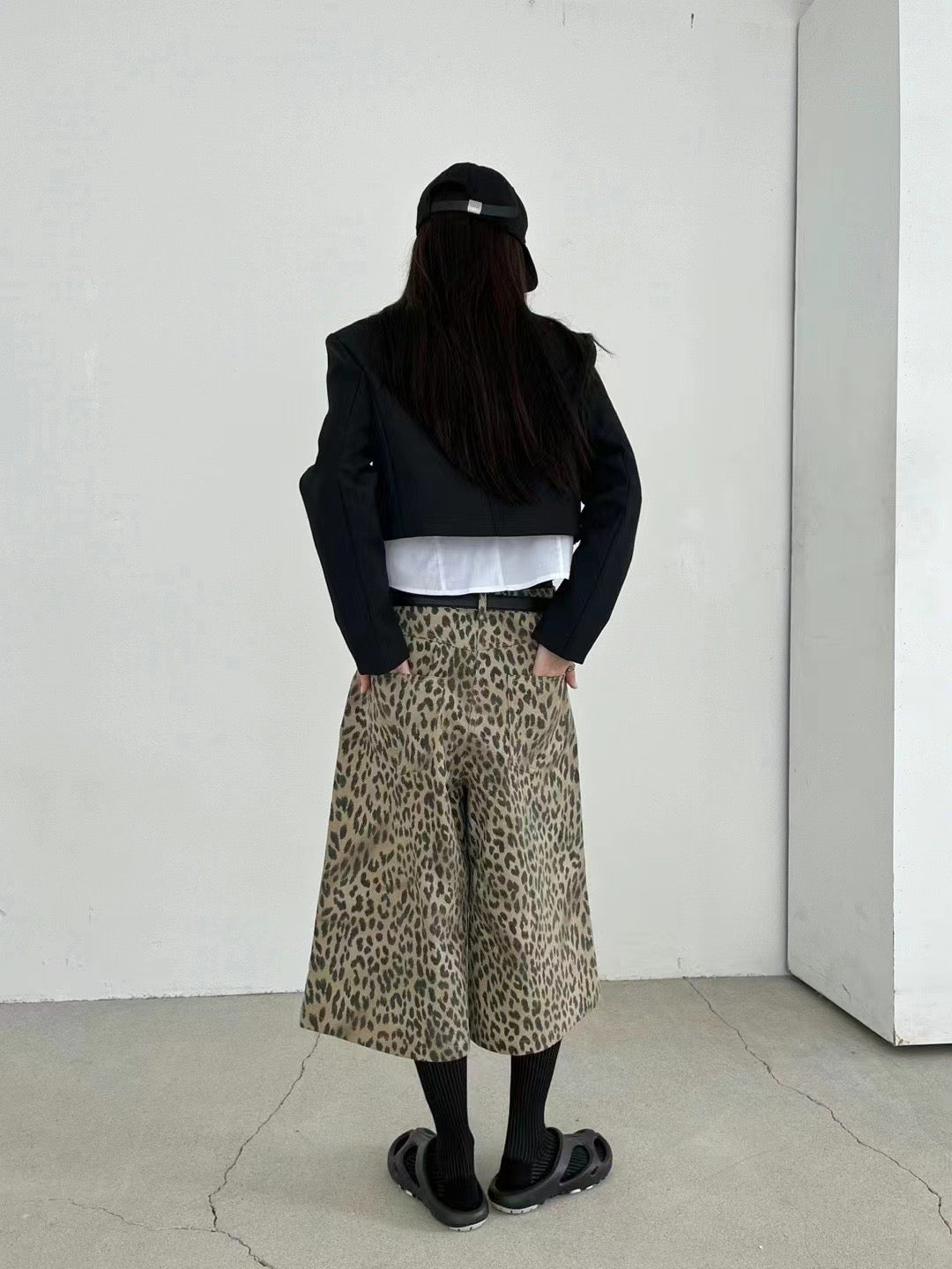 BOOT CUT LEOPARD SHORTS