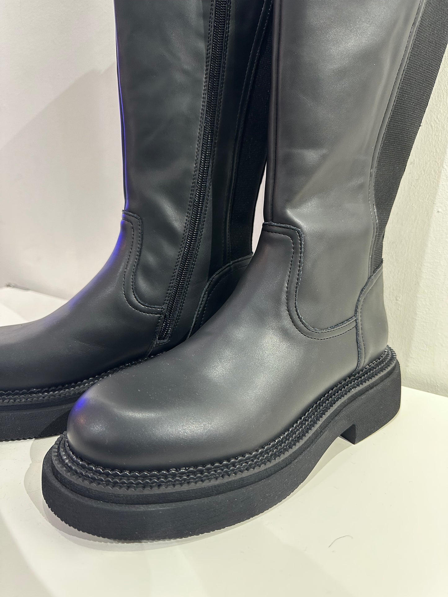 ROUND-TOE STRETCHY LEATHER LONG BOOTS