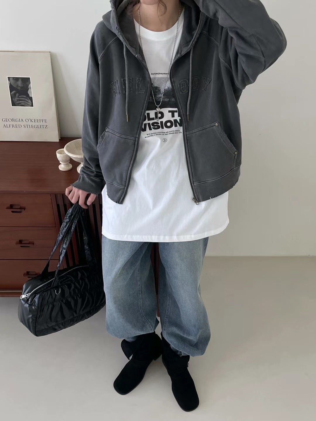 HOLD THE VISION TEE