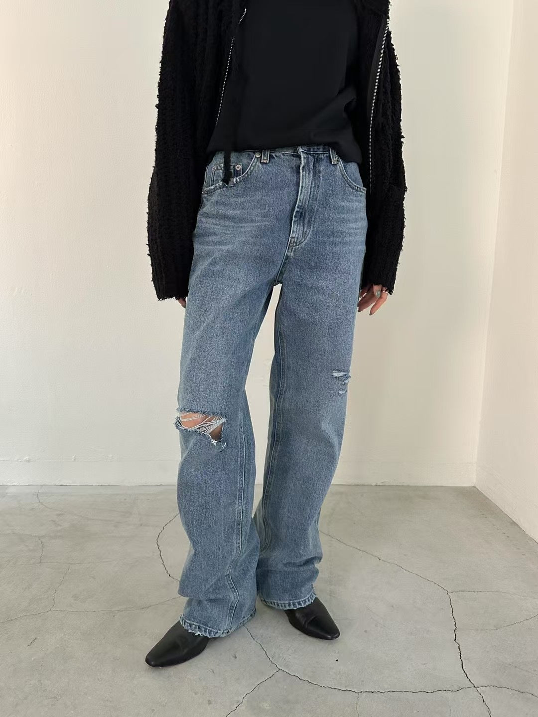 RIPPED JEANS SS25