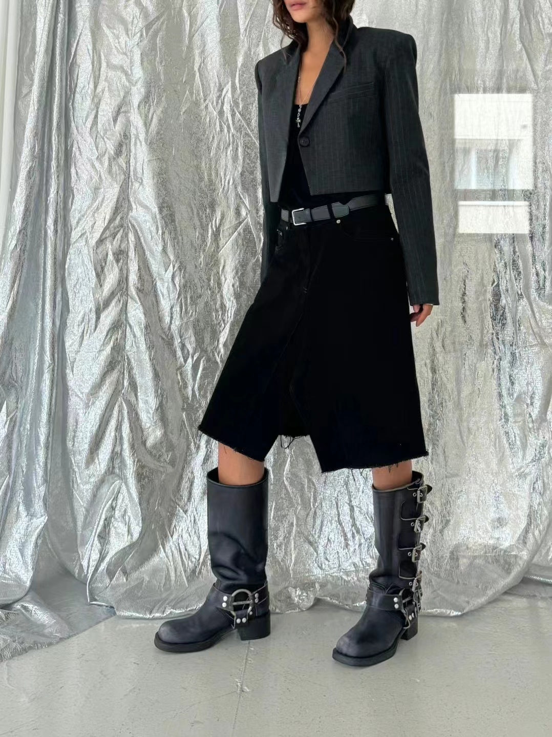 MID V CUT SKIRT