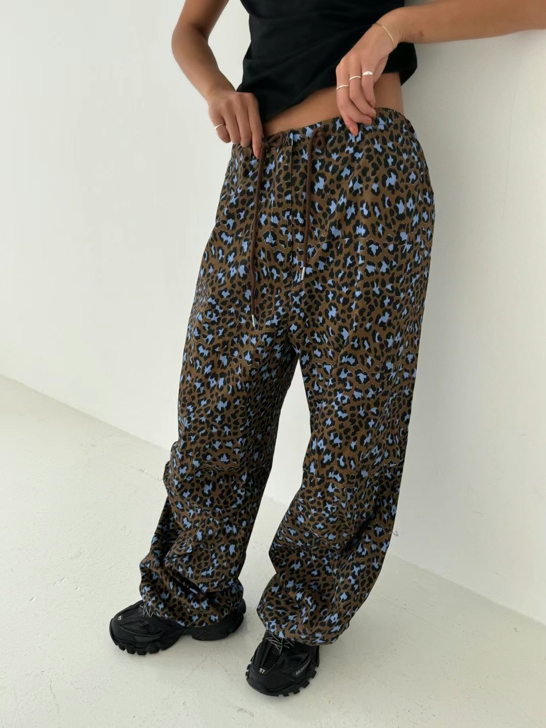 DRAWSTRINGS BUTTON UP LEOPARD PANTS