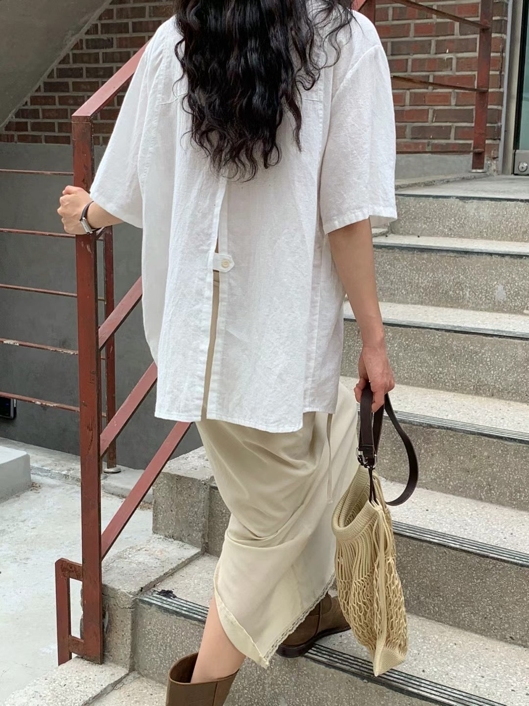 BACK SPLIT BUTTON SHIRT