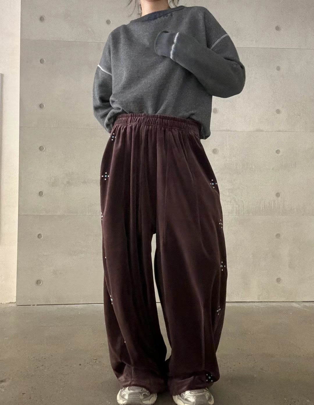 STAR STUDS VELVET PANTS