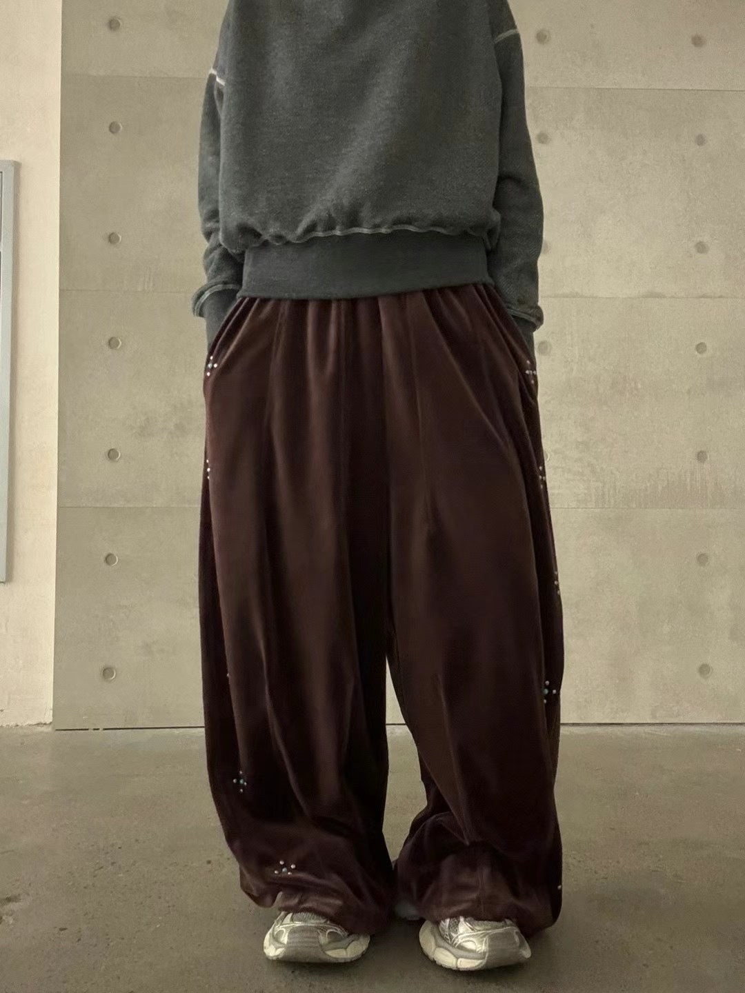 STAR STUDS VELVET PANTS