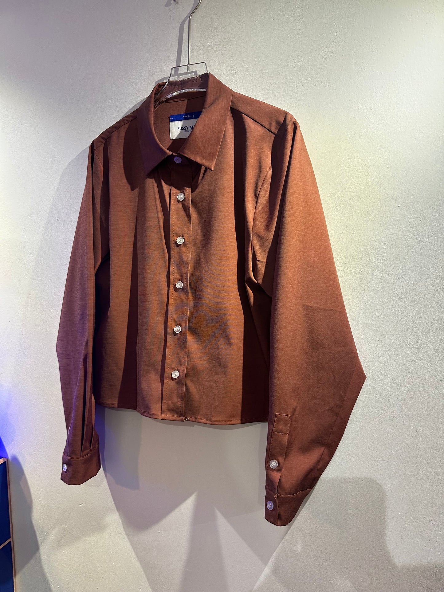 • FUSSY MADE • POLY SLIDING CROPPED SHIRT