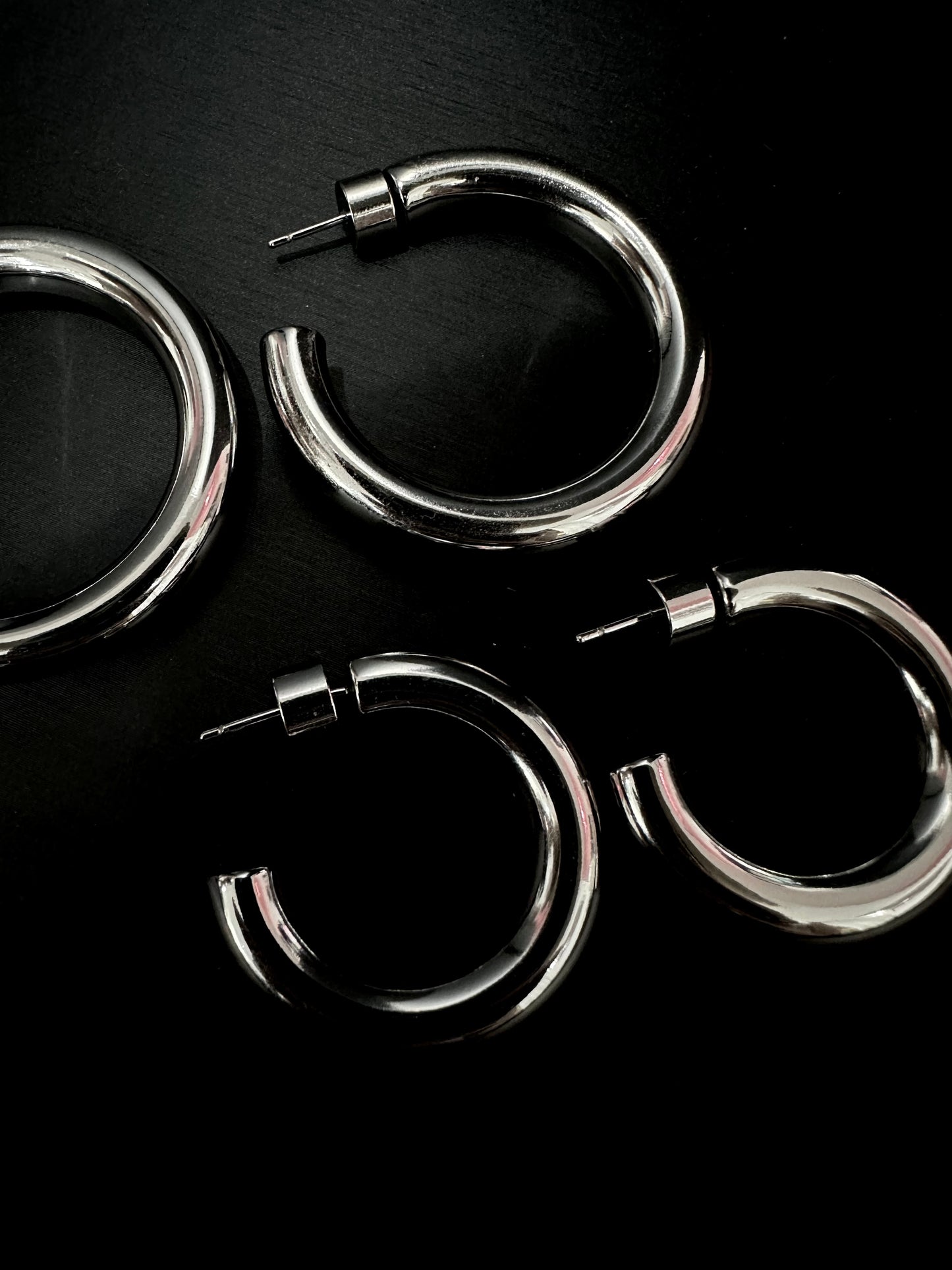 TITANIUM STEEL C LOOP EARRINGS