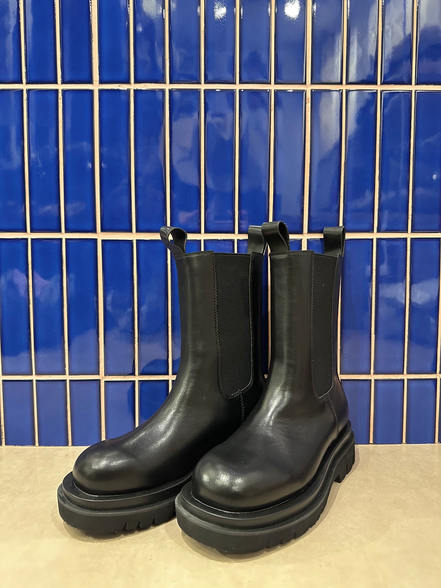 MID LENGTH CHELSEA BOOT ( CALF LEATHER )
