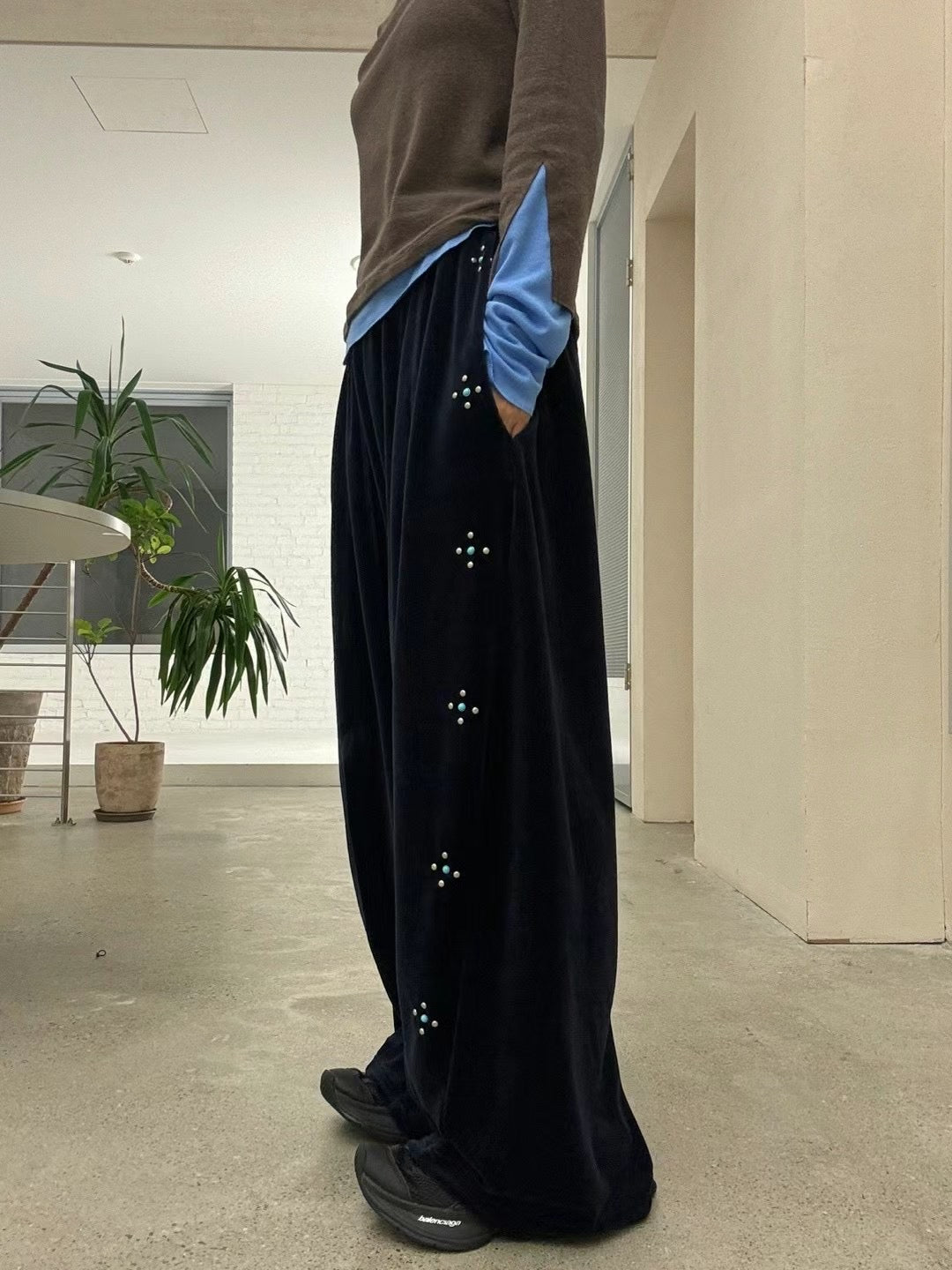 STAR STUDS VELVET PANTS