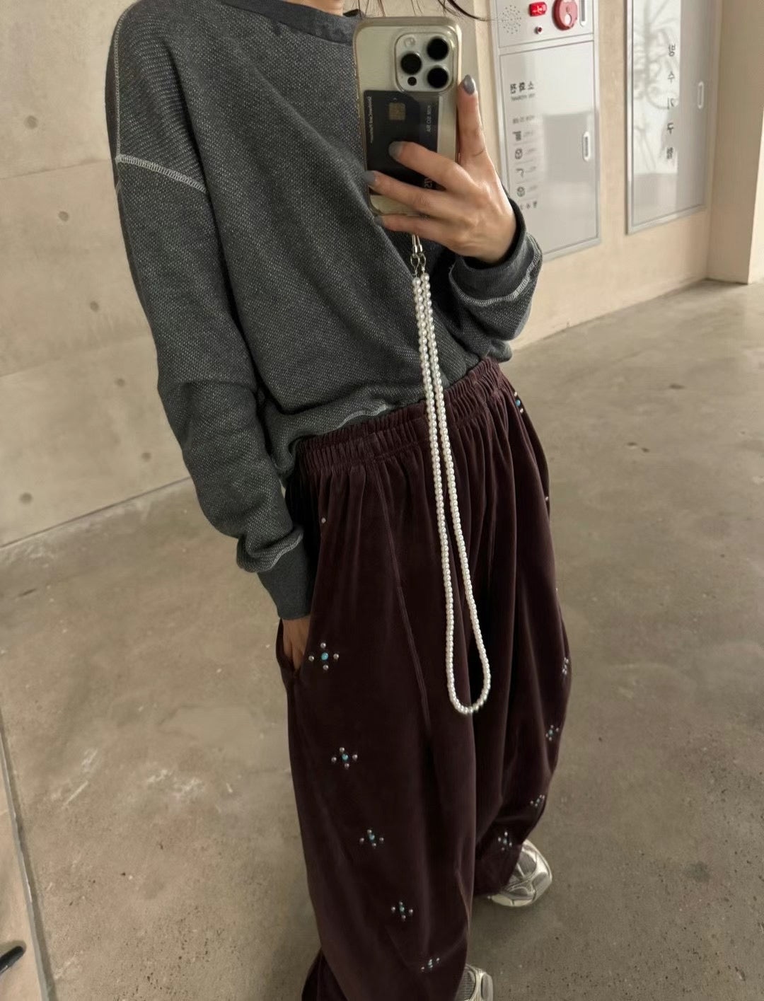 STAR STUDS VELVET PANTS
