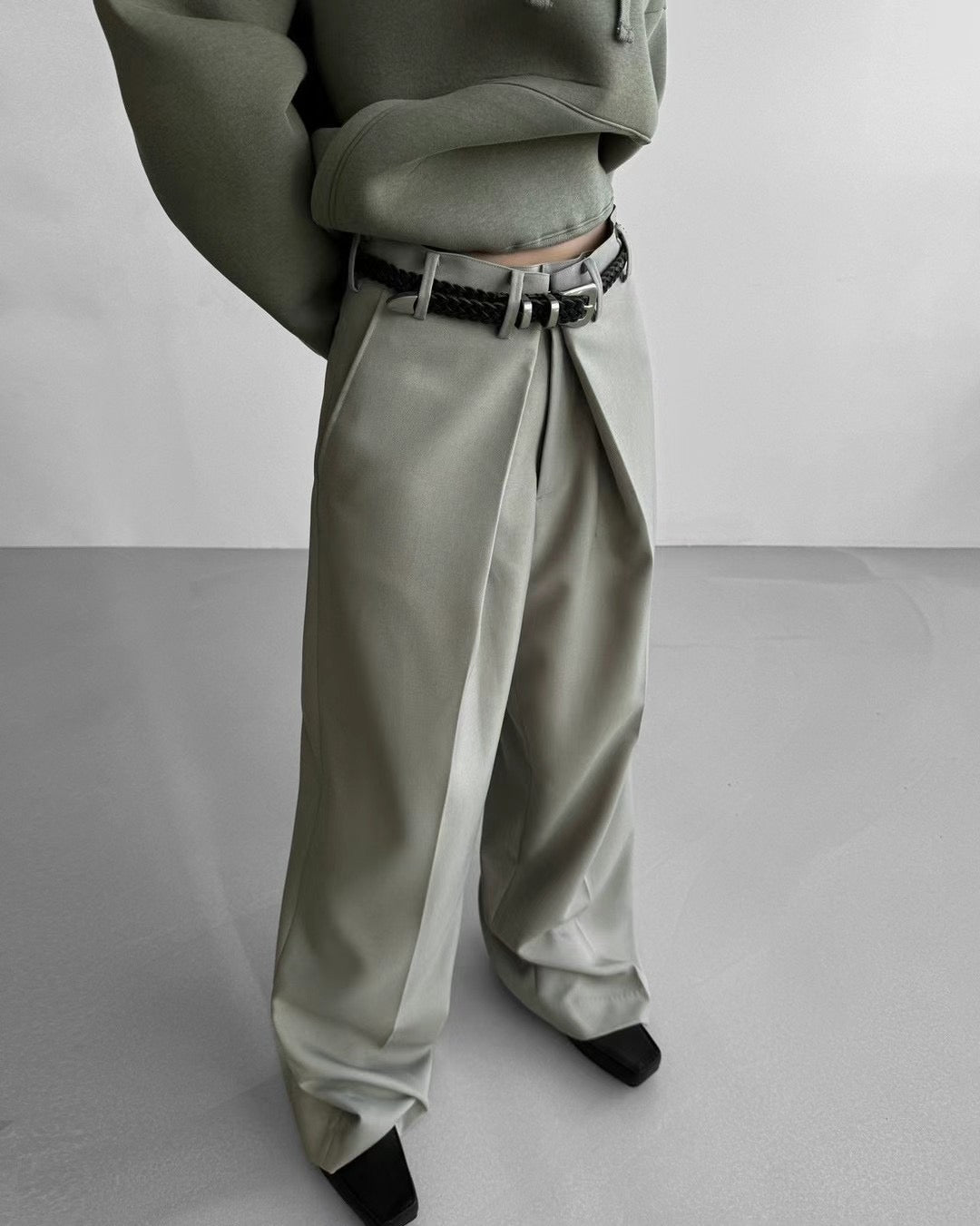 V PLEATED TROUSERS
