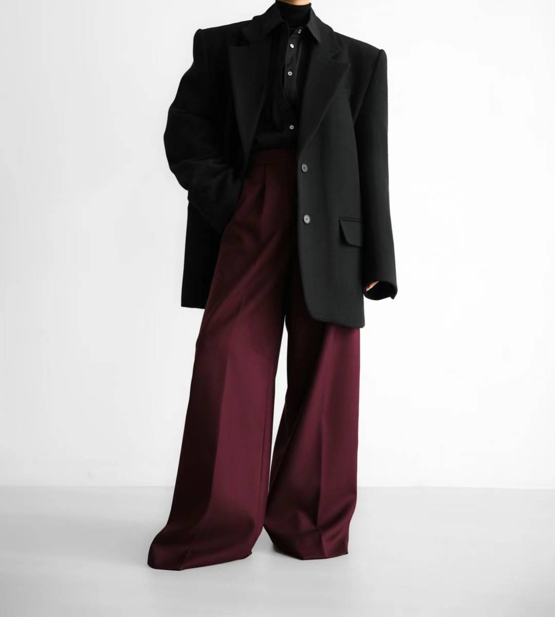 BUTTON STRAP PLEATS TROUSERS