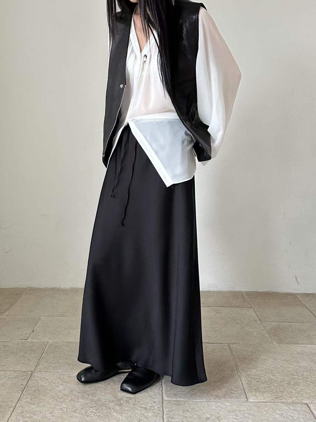 CLASSIC SATIN SKIRT
