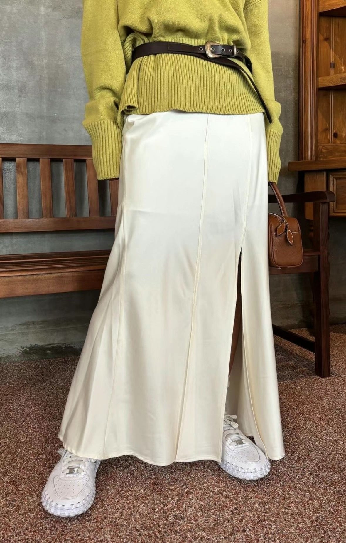 SLIM CUT SATIN SKIRT