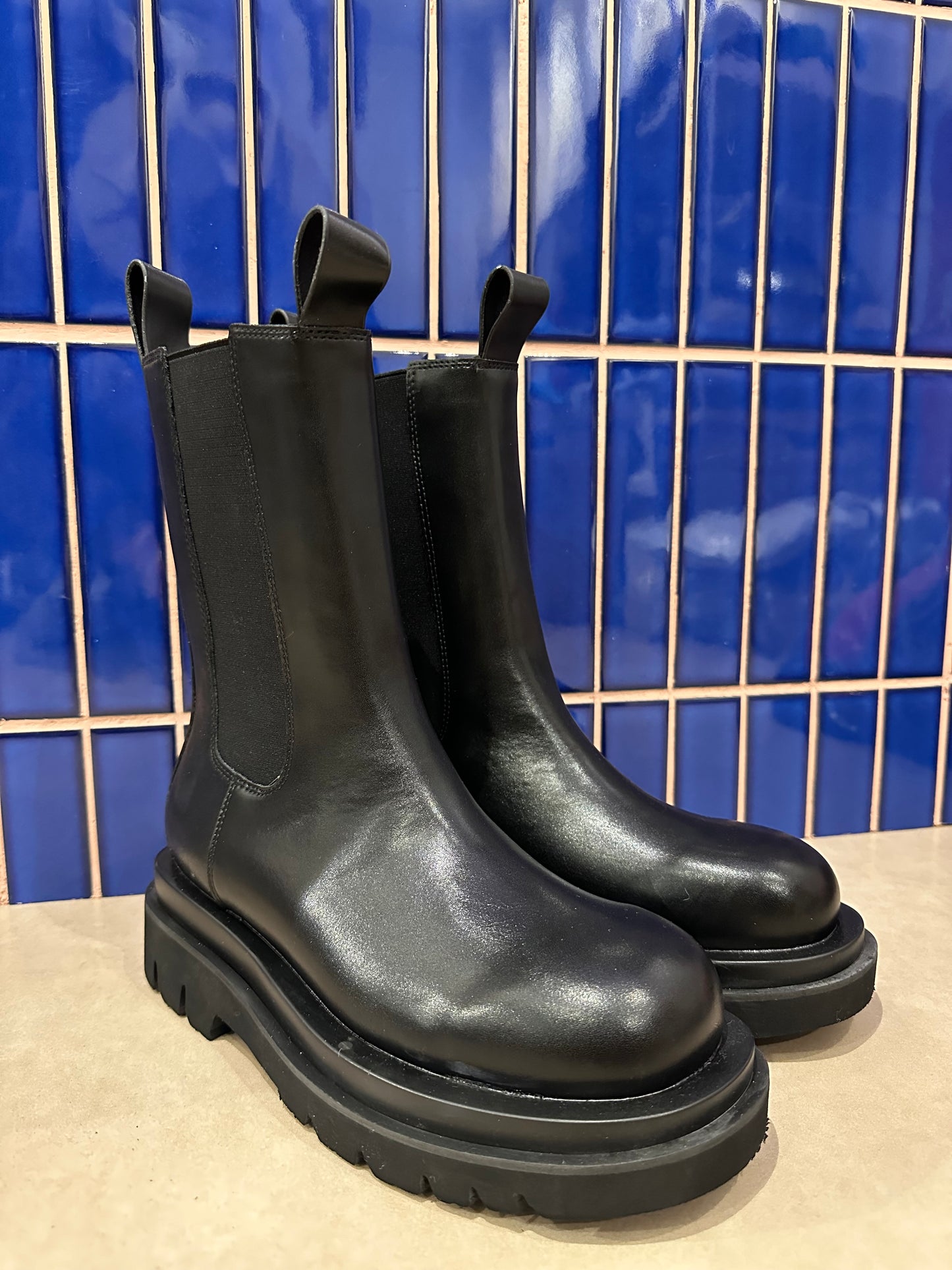 MID LENGTH CHELSEA BOOT ( CALF LEATHER )