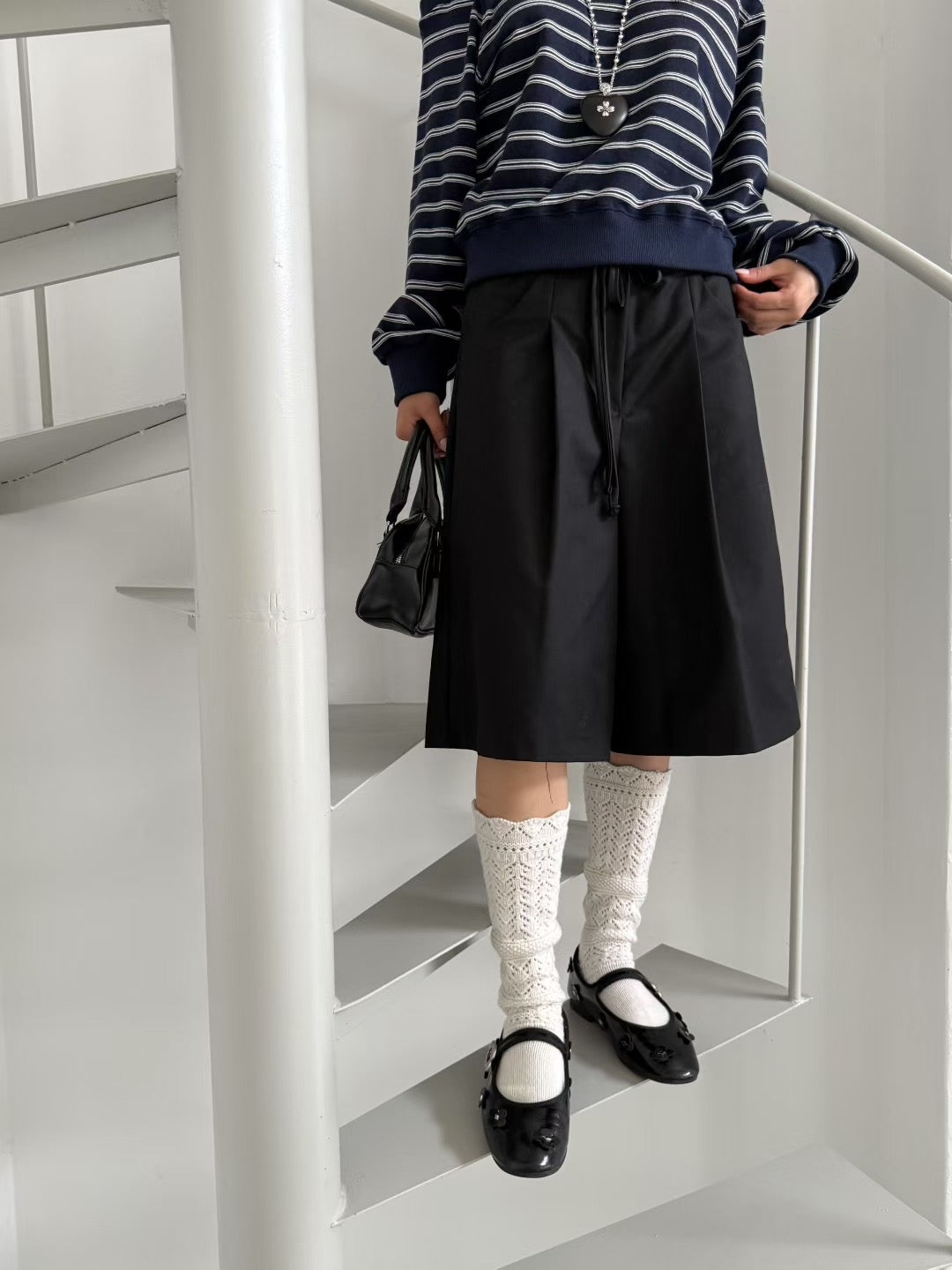 REFINED KNEE LENGHT SHORTS