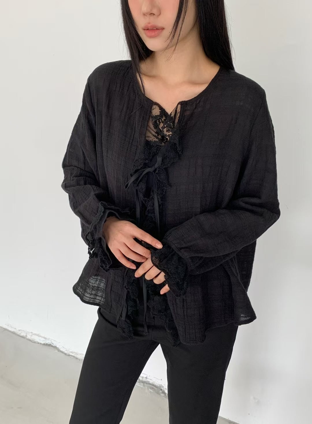 LACE BLOUSE- 2 COLOURS