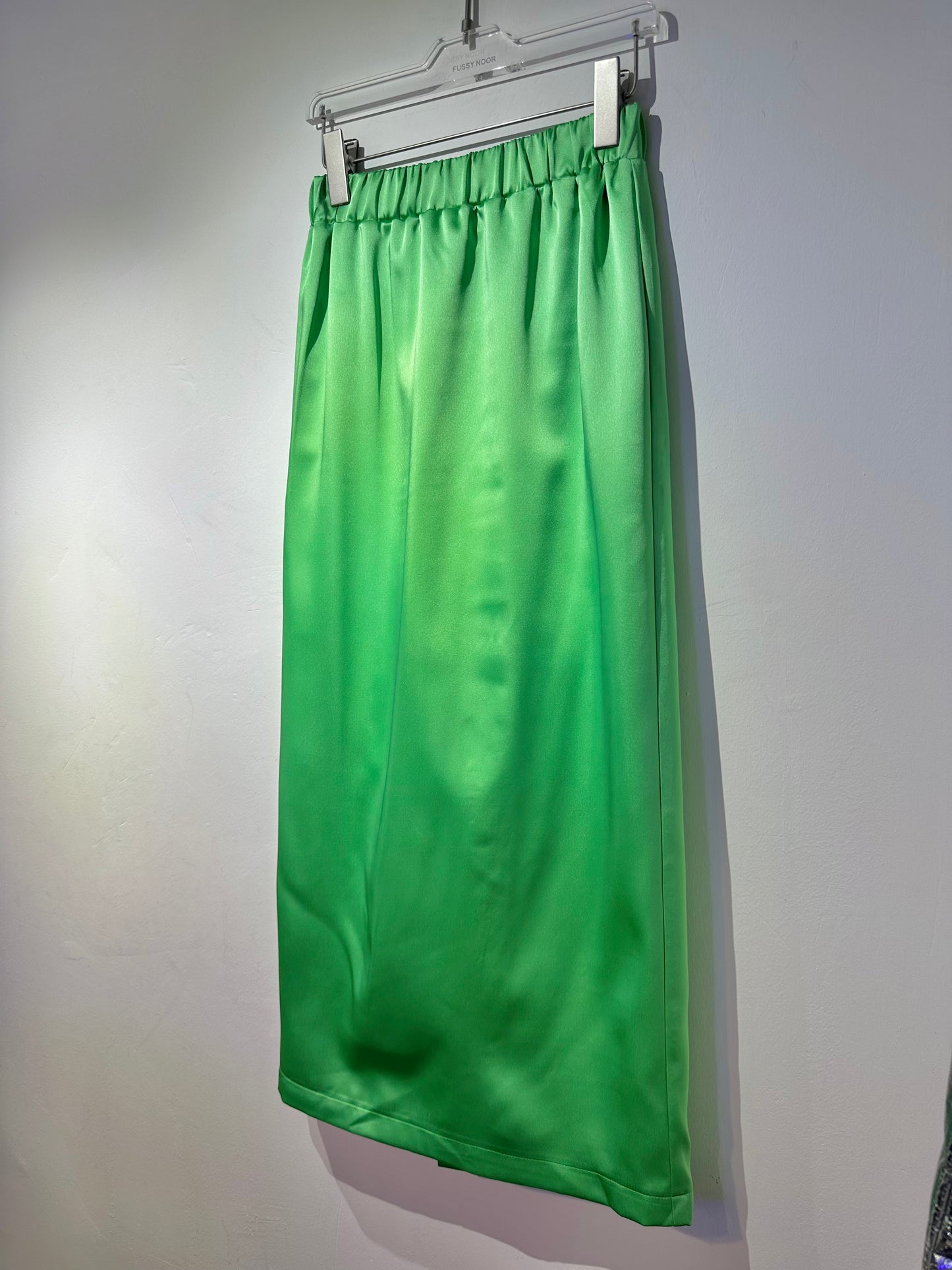 • FUSSY MADE • APPLE GREEN SLEEK PENCIL SKIRT