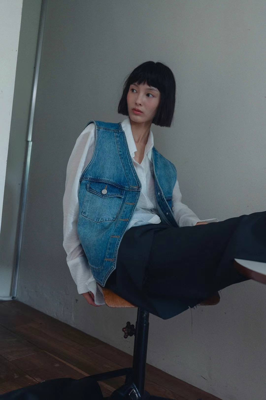 WAIST LENGHT DENIM VEST