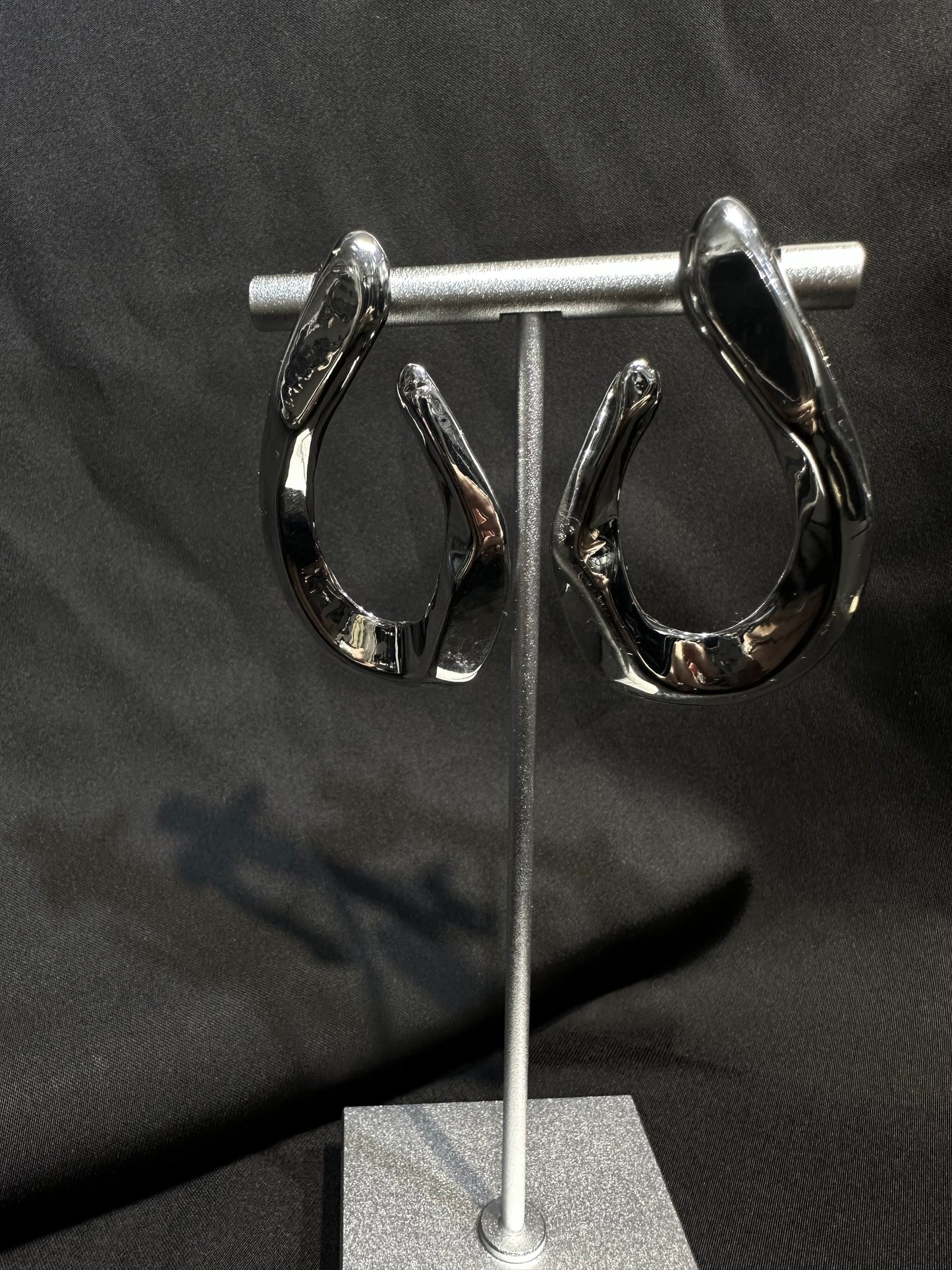 UNKNIT CHAIN HOOP EARRINGS