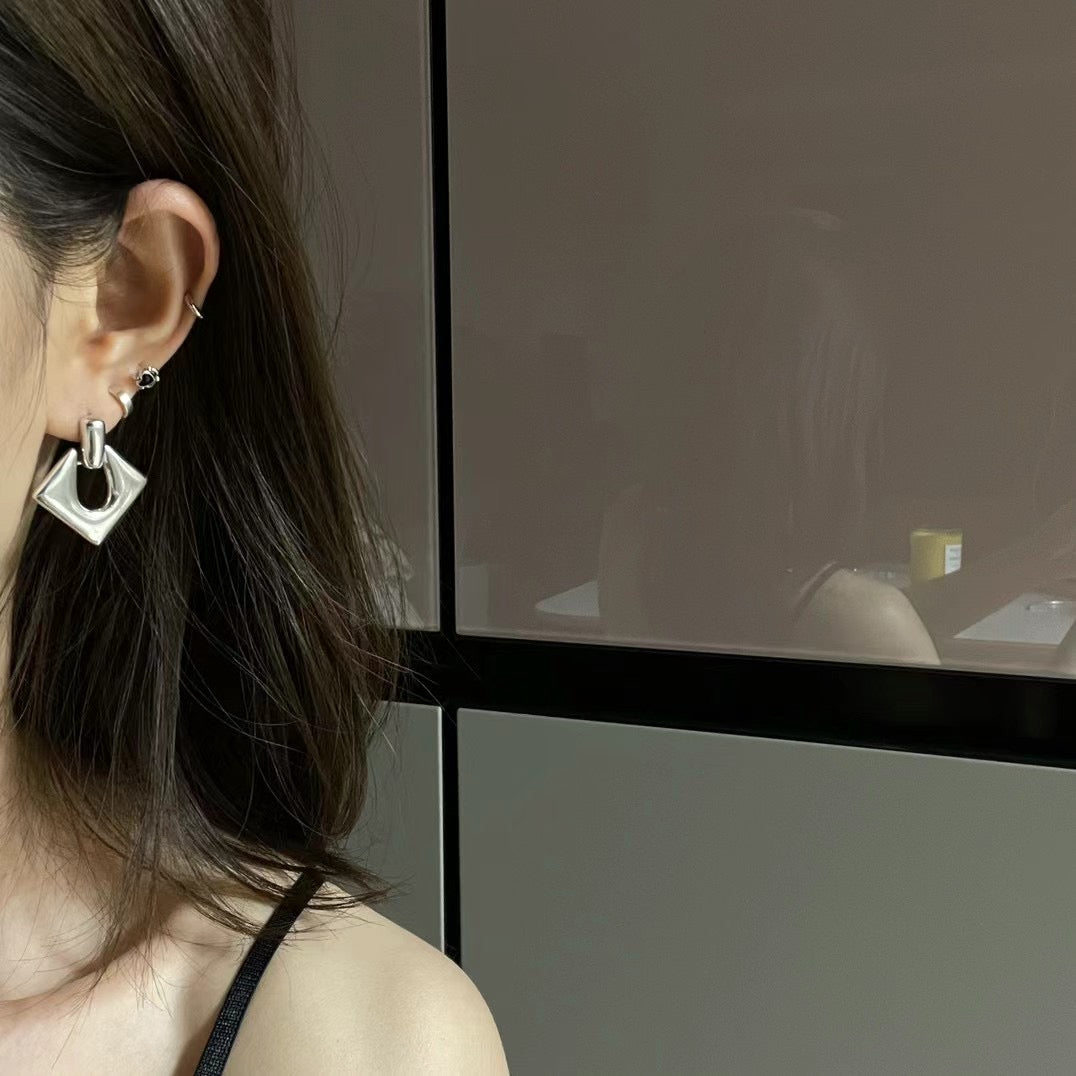 THE YVES SQUARE EARRINGS