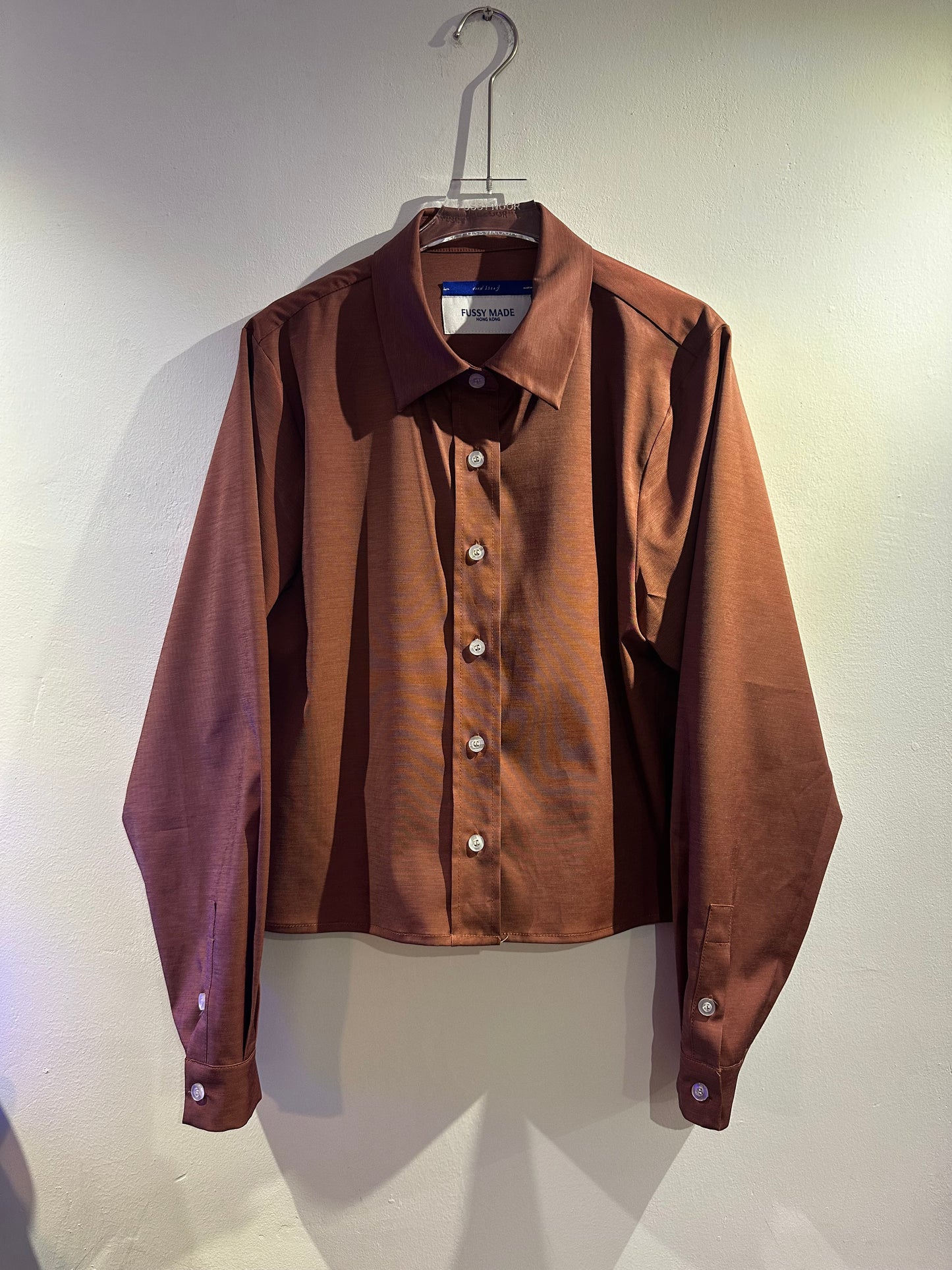 • FUSSY MADE • POLY SLIDING CROPPED SHIRT