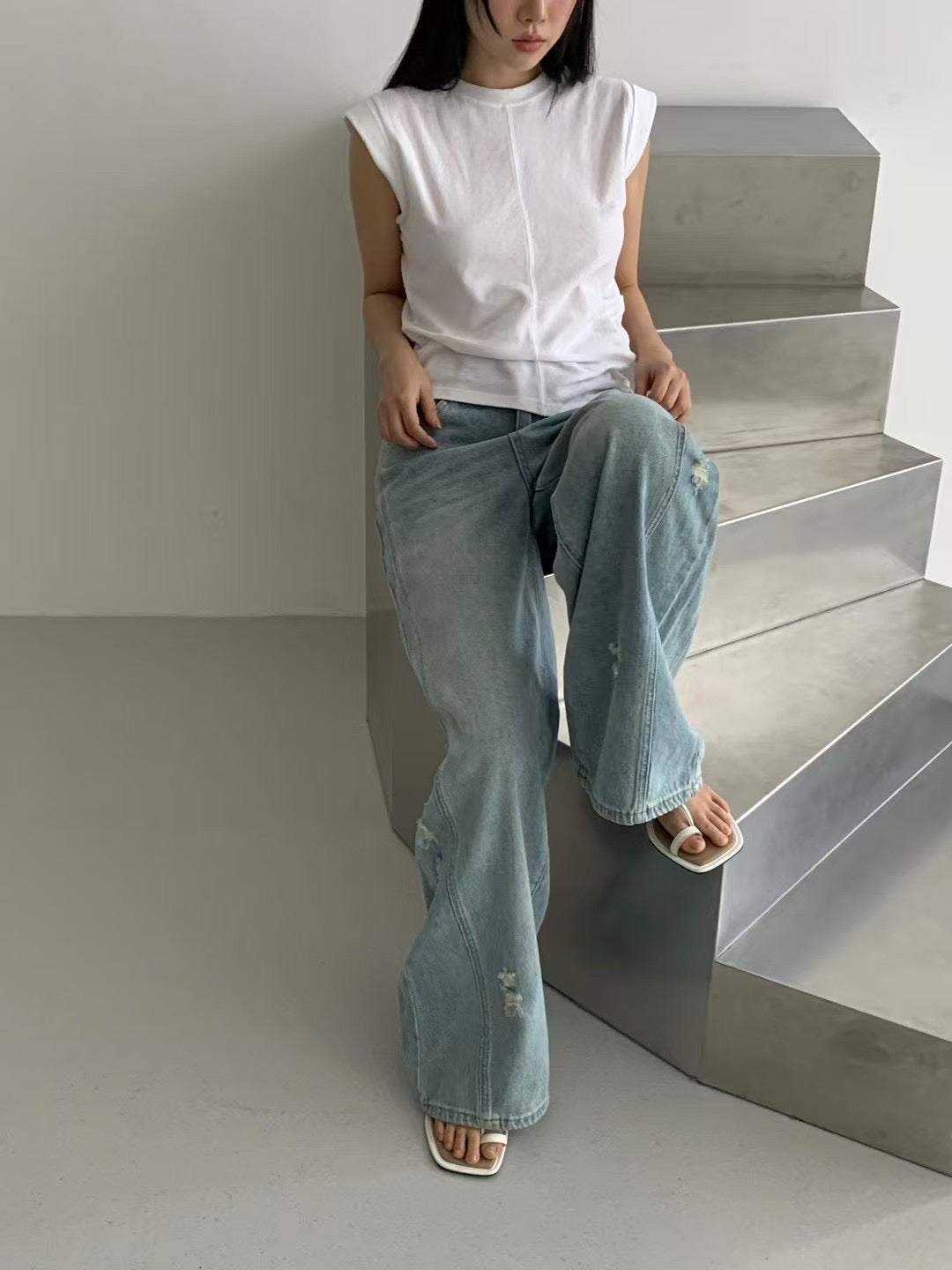 V PATCH WASHED JEANS