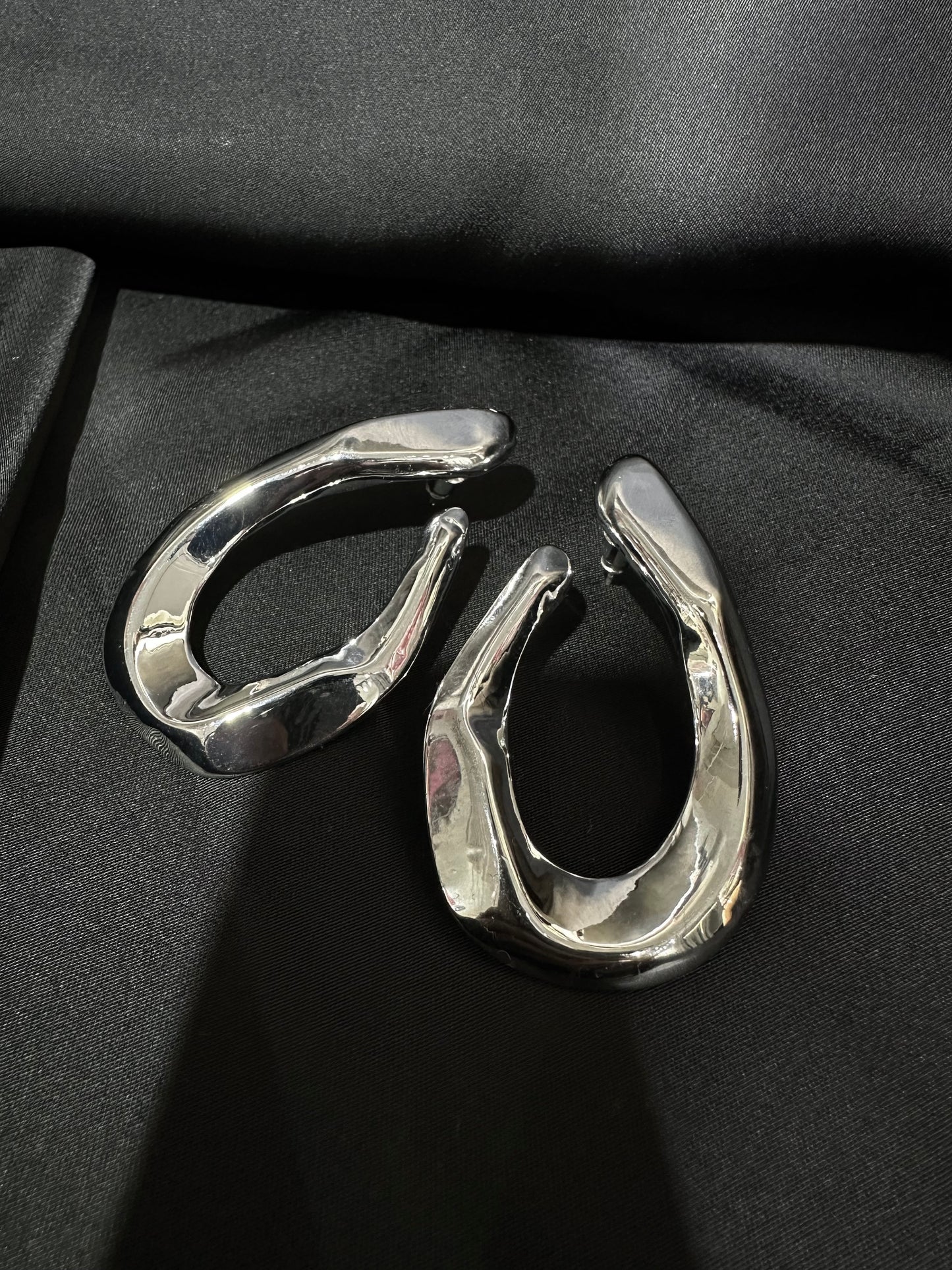 UNKNIT CHAIN HOOP EARRINGS
