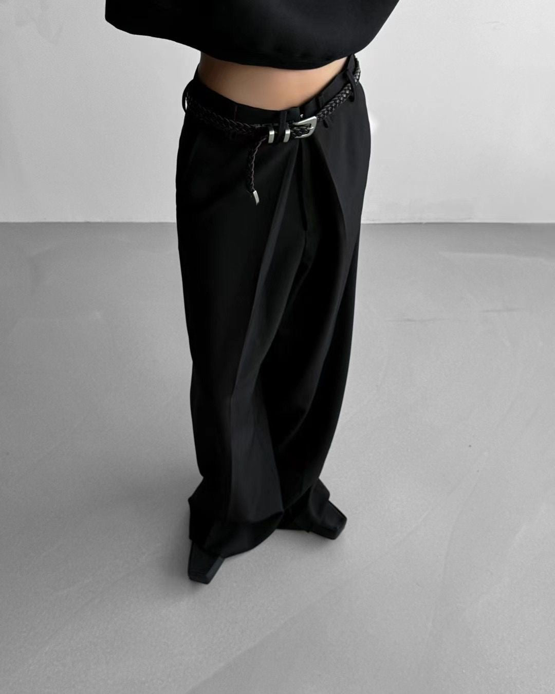 V PLEATED TROUSERS