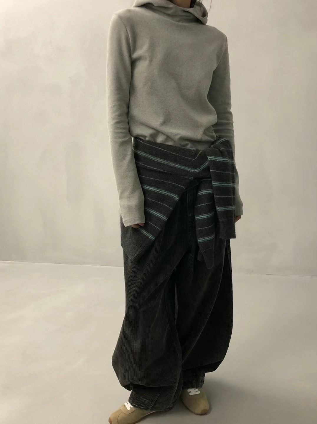 MODERN FIT HOODIE