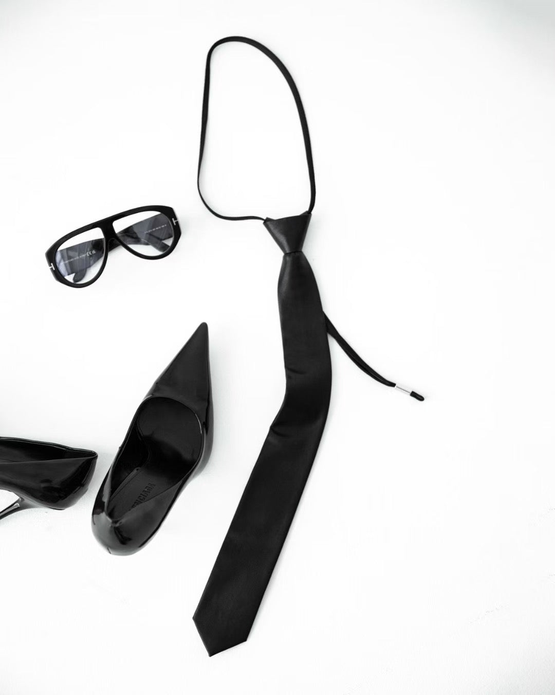 STYLISH EFFORTLESS TIE