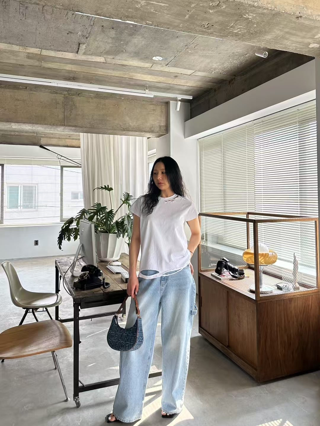 DISTRESSED EDGY ESSENCE TEE
