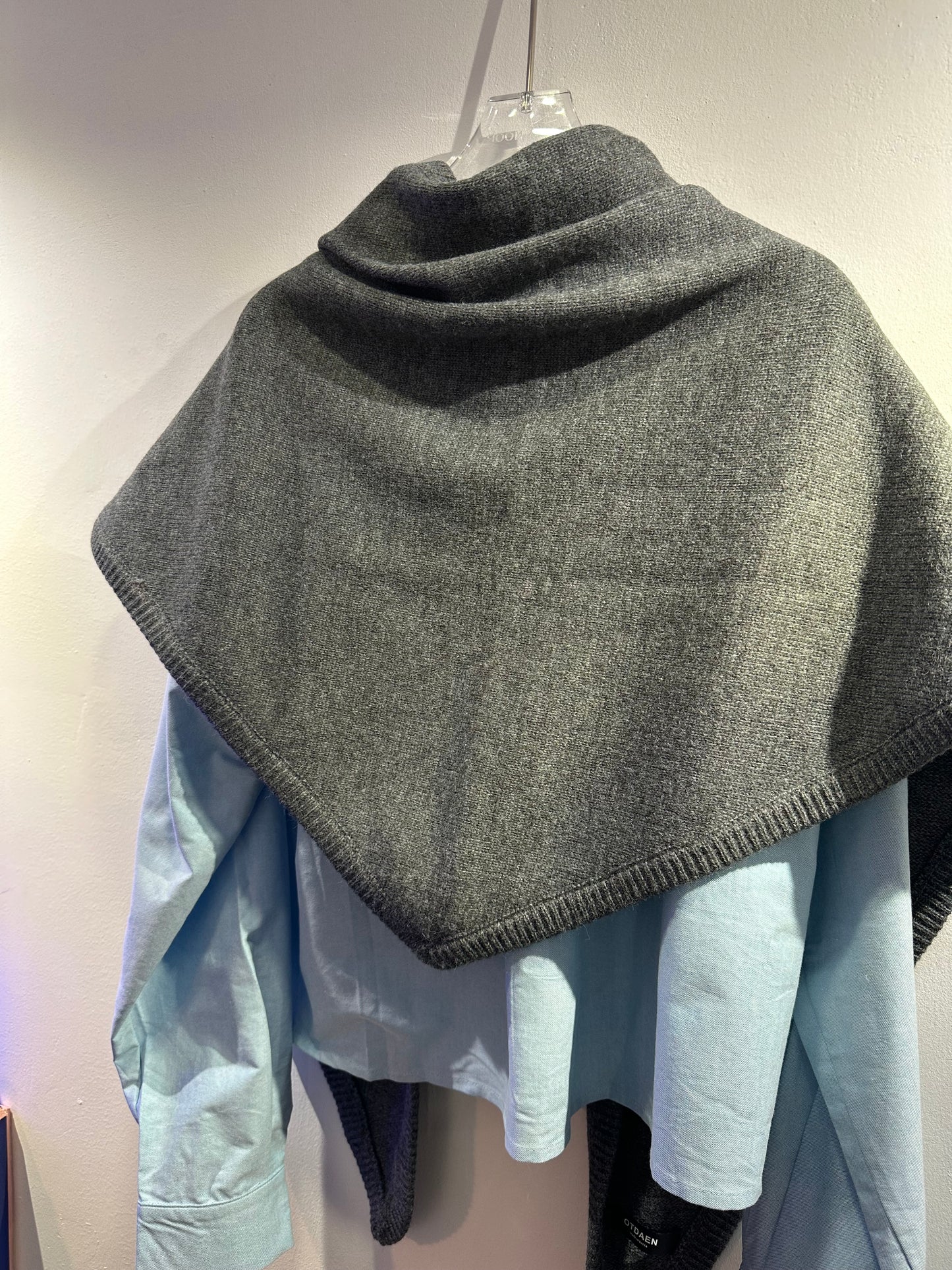 *0* TRIANGULAR KNIT SHAWL