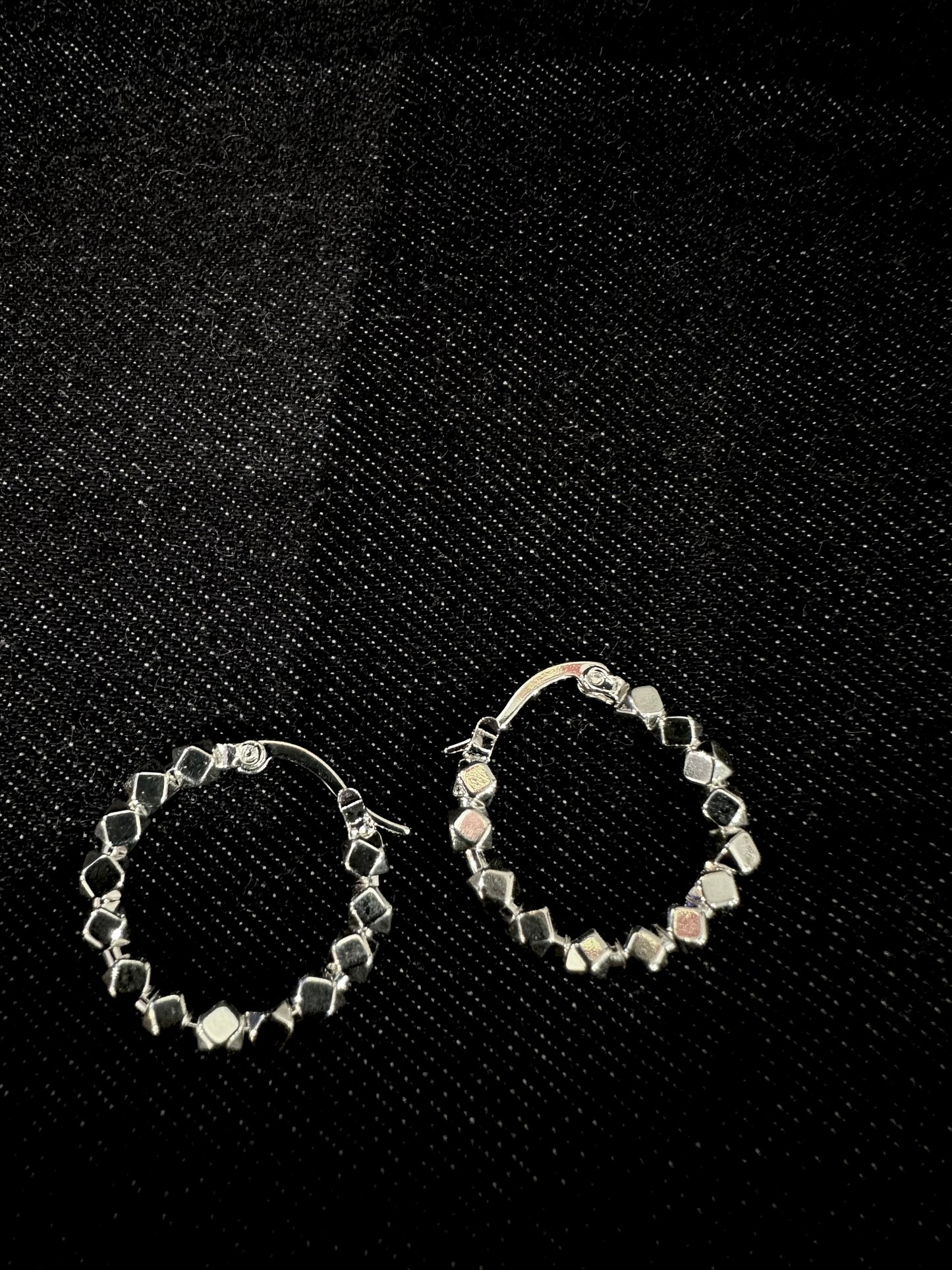 925 MOVING STONE EARRINGS