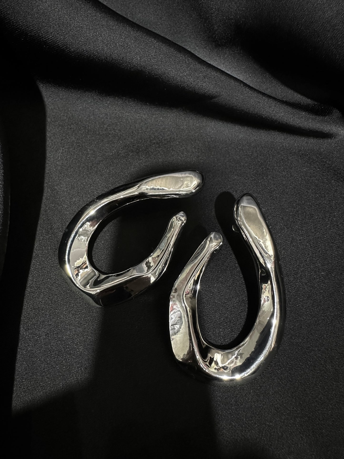 UNKNIT CHAIN HOOP EARRINGS